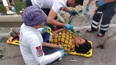 Kavşakta ambulansa yol vermek isteyen otomobil kaza yaptı: 11 yaralı