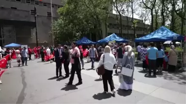 New York'ta bu yaz her yer kırmızı beyaza büründü