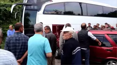 Kastamonu'da otobüs ile otomobil çarpıştı: 3 yaralı