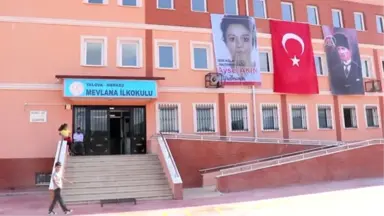 Kazada ölen Aysel öğretmenin sınıfında buruk karne töreni