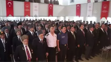 Kıbrıs gazilerine madalya ve berat