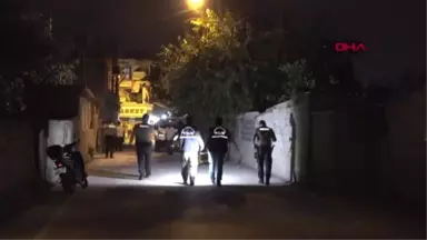 ADANA Önce iki kişiyi, ardından da kendisini yakalayan polisi bıçakladı