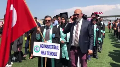 KARS İki çocuk annesi üniversiteyi birincilikle bitirdi