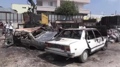 Adana'da iki hurda otomobil yandı