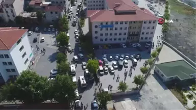 18 bin 450 seçmenin oy kullanacağı okuldaki yoğunluk havadan görüntülendi