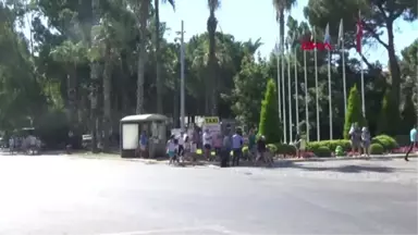 ANTALYA Serik'te taksiciler kontak kapattı, turistler şaşırdı