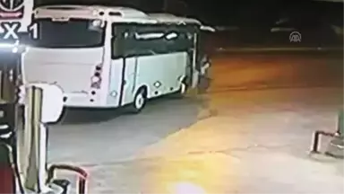 Antalya'da tur midibüsü ile taksi çarpıştı: 1 ölü, 7 yaralı