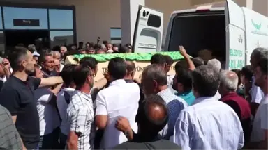 Kayseri'deki trafik kazası - Kazada hayatını kaybeden 2 kişinin cenazeleri toprağa verildi