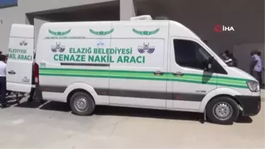 Kızlarının mezuniyetinden dönerken kazada ölen 4 kişiden 2'si defnedildi