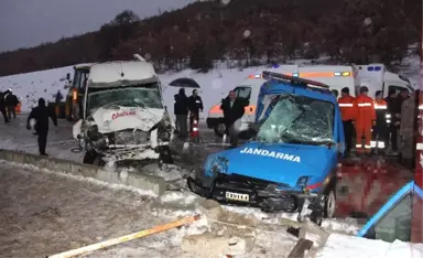 Askeri Araç ve Yolcu Minibüsü Çarpıştı: 2 Şehit, 10 Yaralı