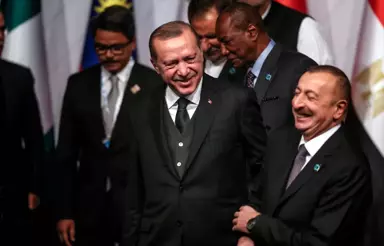 Gardaş Samimiyeti! D-8 Zirvesine Erdoğan ve Aliyev'in Kahkahası Damga Vurdu