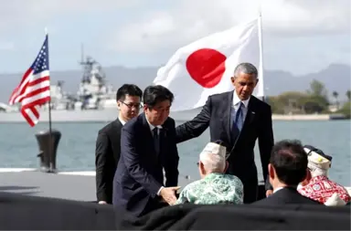 Obama ve Abe'den Pearl Harbor'da Tarihi Buluşma