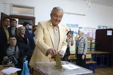 Baykal'ın Oy Kullandığı Sandıktan 'Hayır' Çıktı