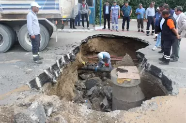 Kırıkkale'de Yol Çöktü