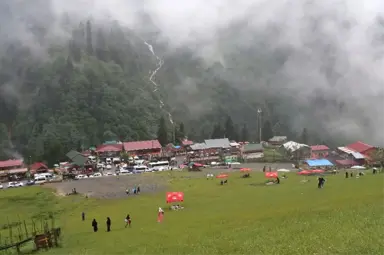 Kışın Nüfusu 6 Binlerde Olan Çamlıhemşin Yazları Günde 30 Bin Turisti Ağırlıyor