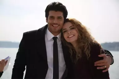 Hangimiz Sevmedik'te Büyük Kriz! Selen Soyder Can Yaman'ı Mahkemeye Verdi