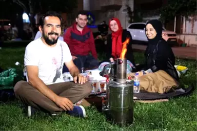 Davulcular Mesaiye Başladı, Sultanahmet ve Eyüp Sultan'da İlk Sahur Heyecanı Yaşandı