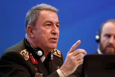 Hulusi Akar, Rakka'da Açılan Öcalan Posteri İçin ABD'ye Rest Çekti: Türkiye İzin Vermez