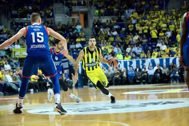 THY Euroleague'de Fenerbahçe, Anadolu Efes'i 81-70 Mağlup Etti