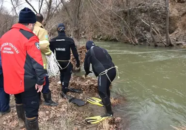 Ekipler Derede Kaybolan Uğur İçin Seferber Oldu