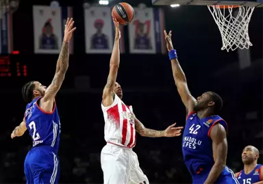 Anadolu Efes Final Four'a Göz Kırptı