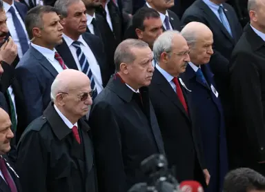 Şehit Yüzbaşı Erdal'ın Cenazesinde Erdoğan, Kılıçdaroğlu ve Bahçeli Yan Yana Saf Tuttu