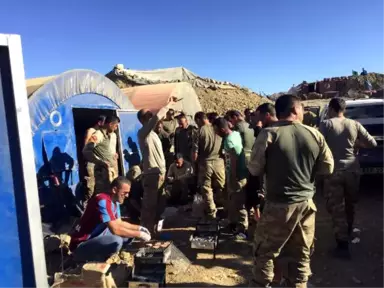 PKK'nın Hedefi Olan İş Adamı, Mehmetçikle Kato Dağı'nda Mangal Yaptı