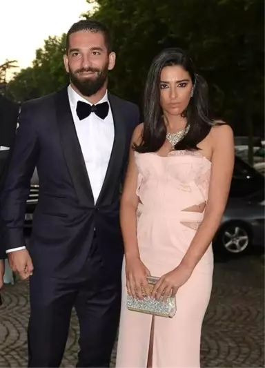 Arda Turan'dan Ayrılan Aslıhan Doğan, Eski Aşkına Geri Döndü