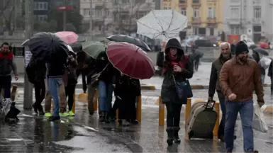 Kışlıkları Kaldırmayın! Pazartesi Gününden İtibaren Soğuk Hava Geri Dönüyor