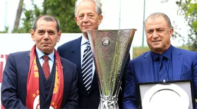 Dursun Özbek, Faruk Süren ve Fatih Terim'e Plaket Verdi