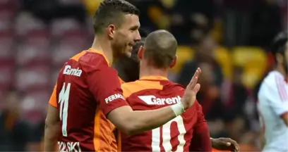 Podolski, Galatasaray'da Bir Maçta 5 Gol Atan Futbolcular Listesine Girdi