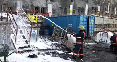 Şişli'de Hastanenin Ek Bina İnşaatında Konteynerlar Alev Aldı