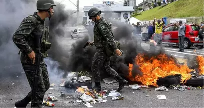 Brezilya'da Emeklilik Tasarısını Protesto Eden Polisler Meclisi Bastı