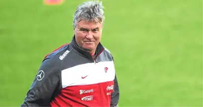 Hiddink: Advocaat, Macera İçin Fenerbahçe'de Ama İşi Çok Zor