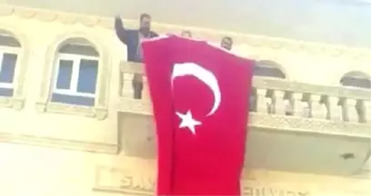 Mardin'de Belediyeye Operasyon! Başkan Gözaltına Alındı, Türk Bayrağı Asıldı