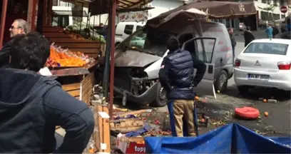 İstanbul Kağıthane'de, Bonzai İçen Genç Araçla Manava Girdi