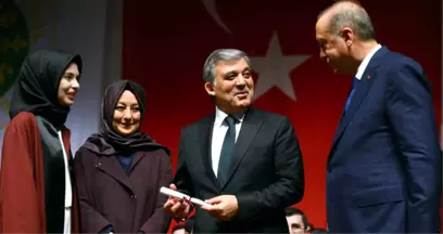 Abdullah Gül'ün Gelini Tıp Fakültesi'nden Mezun Oldu! Diplomasını Bizzat Verdi