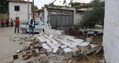 Manisa'da İftara 1,5 Saat Kala Deprem Olunca Oruçlarını Sokakta Açtılar