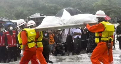 Myanmar'da Düşen Uçağın Enkazından 31 Ceset Çıkarıldı