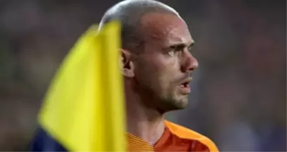 Galatasaray'dan Sneijder'e: Sözleşmeni Feshetmezsen Seni Genç Takıma Yollarız