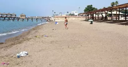 Antalya'nın 5 Yıldızlı Oteller Bölgesindeki Halk Plajına Yakışmayan Görüntüler