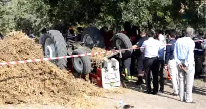 Tarlada Çalışan Baba Oğul, Traktör Altında Can Verdi