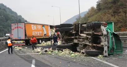 Bolu Dağı'nda Çarpışan TIR ile Kamyon Devrildi: 3 Yaralı