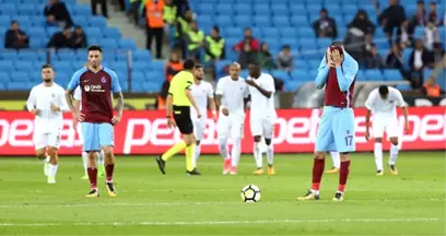 6-1'lik Maçta, Trabzonsporlu Taraftarlar Tek Futbolcuyu Alkışladı