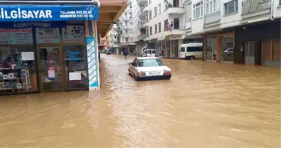 Artvin'de Sağanak Yağış Sele Dönüştü, Evleri Su Bastı!