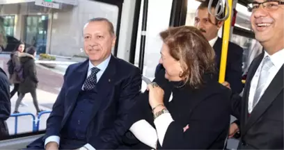 Cumhurbaşkanı Erdoğan, Mabeyn Köşkü'ne Elektrikli Otobüsle Gitti