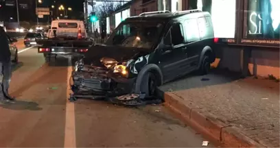 Bağdat Caddesi'nde Kontrolden Çıkan Araç 2 Yayayı Ezip Geçti