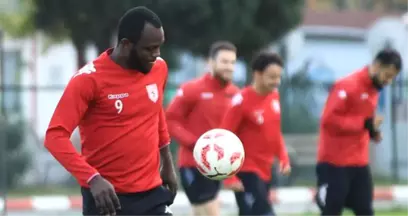 Samsunspor'da Parasını Alan Tek Futbolcu Chibuike, Kampa Katılmadı