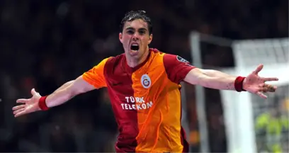 Galatasaray'a Döneceği Konuşulan Elmander, Futbolu Bıraktığını Açıkladı