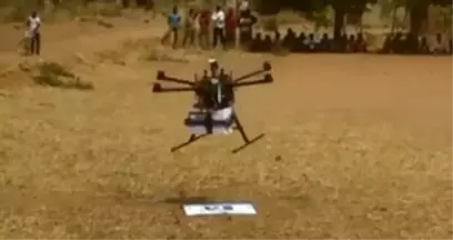 Uzaktaki Köylere İlaç Ulaştıran Drone, Afrika'da Uçuşa Başladı